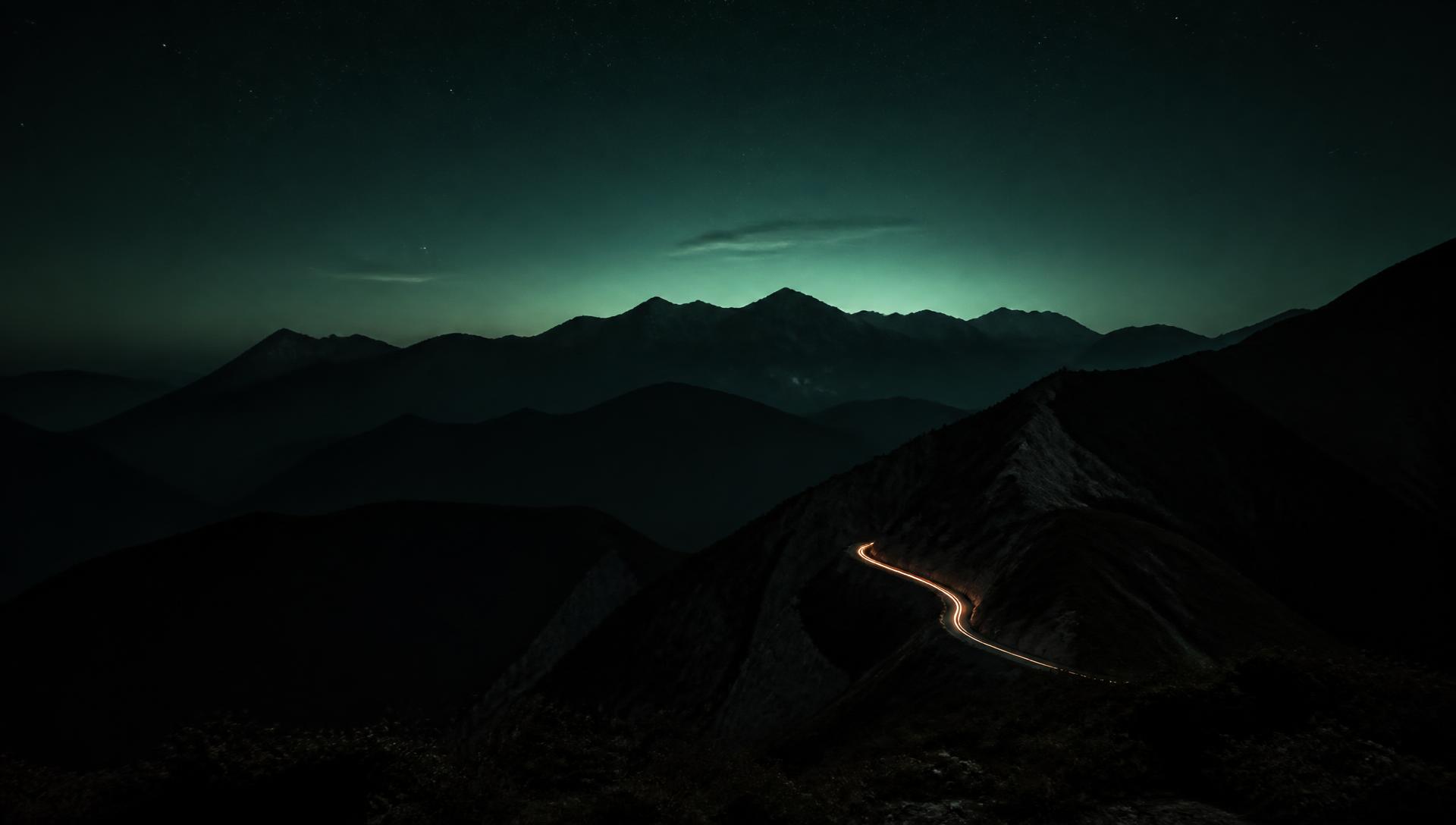 亞馬遜高山接駁 - 全國登山口智能估價系統,台灣高山夜色與蜿蜒山路